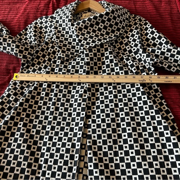 Joseph Ribkoff Cubic Peacoat. Size 4. - Picture 12 of 15